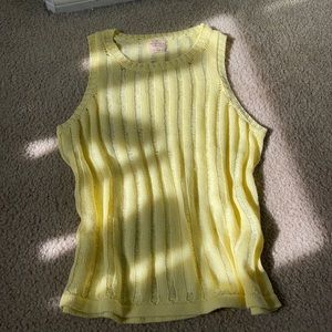 Rose pistol yellow tank top almost new